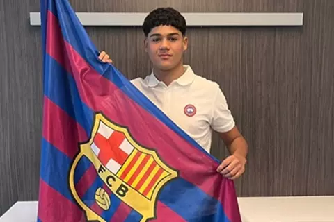 بعقد جديد.. برشلونة يؤمن مستقبل موهبته المغربية إسماعيل زياني